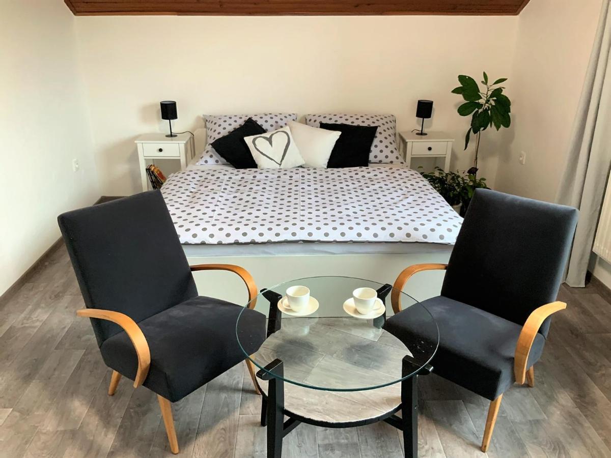Apartman V Podkrovi Hostinné Buitenkant foto