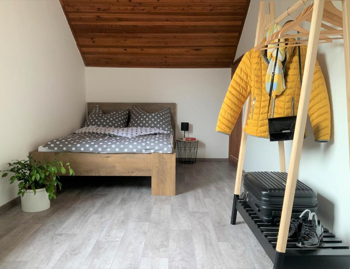Apartman V Podkrovi Hostinné Buitenkant foto