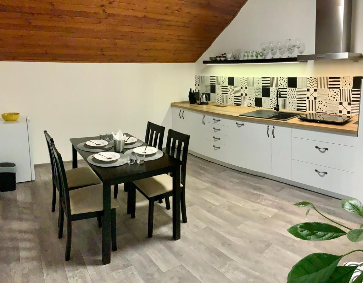 Apartman V Podkrovi Hostinné Buitenkant foto